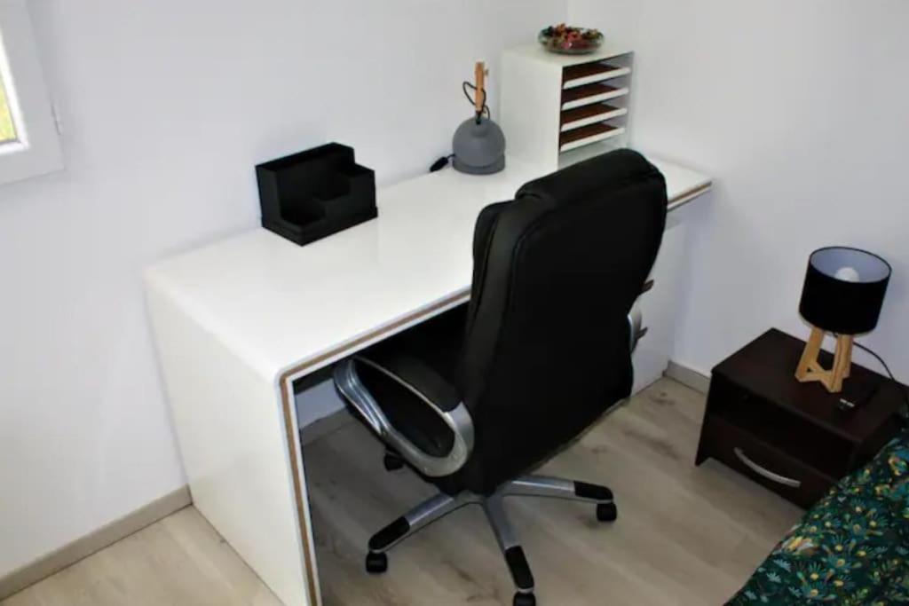 Appartement Tout Equipe En Rez-De-Jardin Entre Gard Et Ardeche Saint-Julien-de-Peyrolas 外观 照片