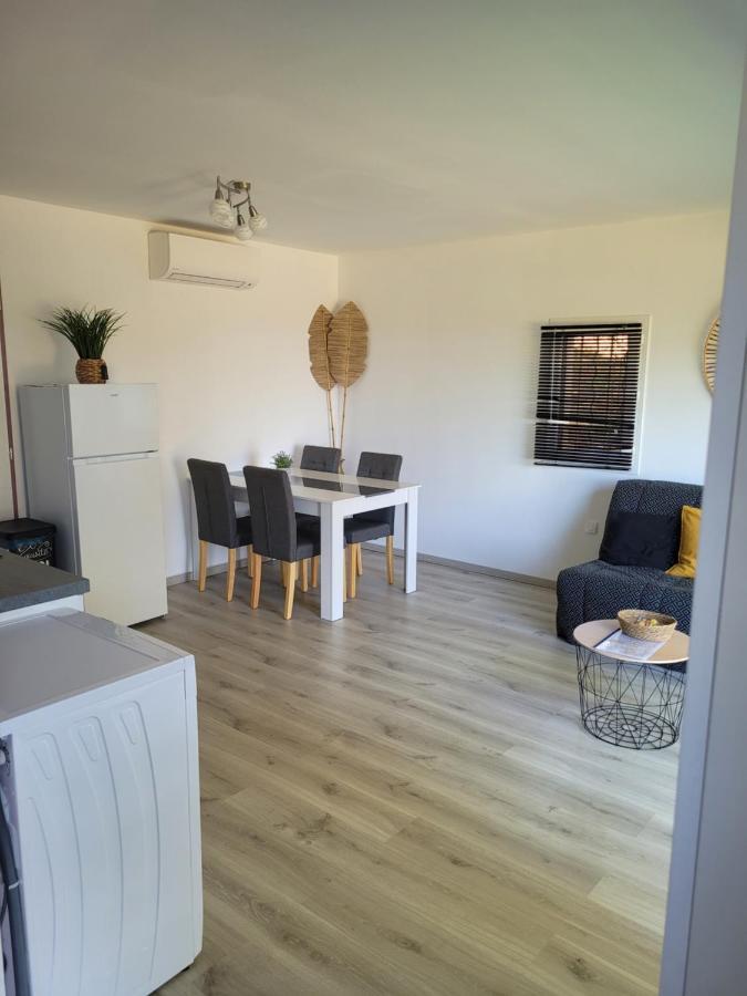 Appartement Tout Equipe En Rez-De-Jardin Entre Gard Et Ardeche Saint-Julien-de-Peyrolas 外观 照片
